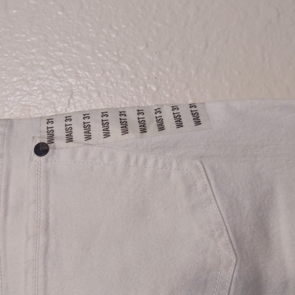 NWT ROCK AND REPUBLIC CARNAGE WHITE PANTS WITH BLACK ZIPPERS ON BACK SIZE 31 - Picture 11 of 15